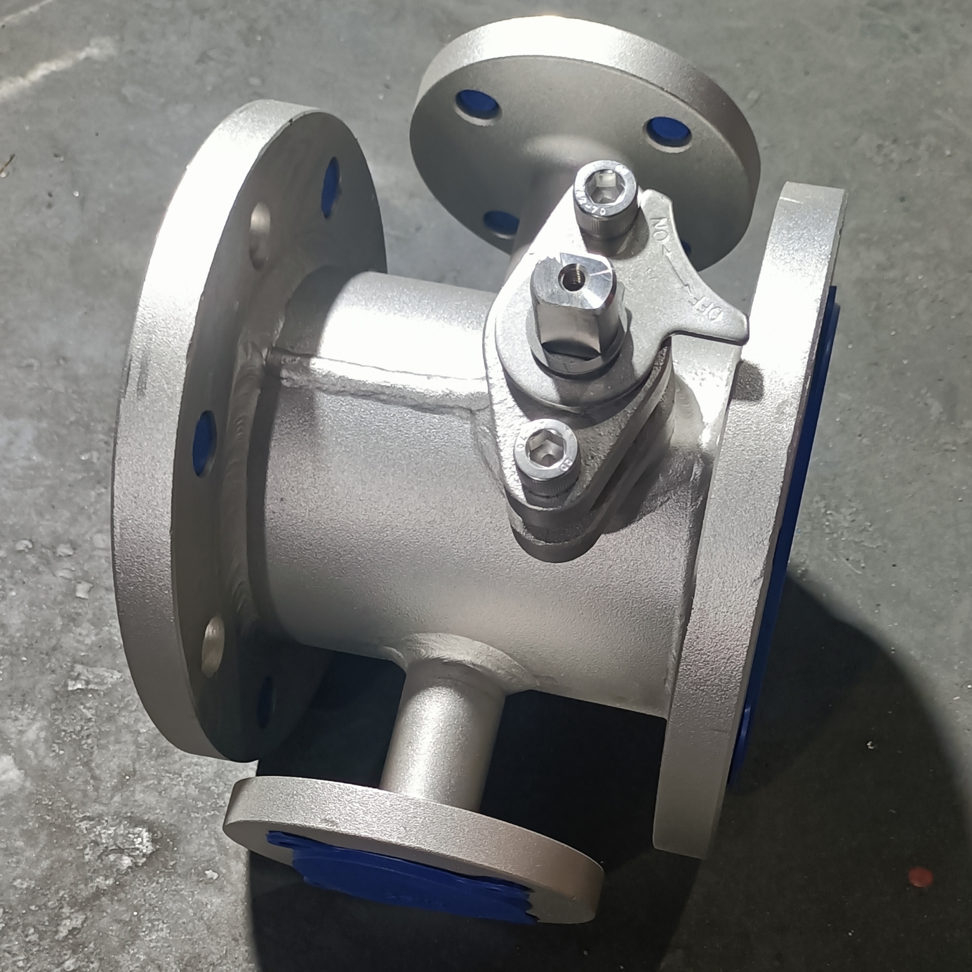 Full jacketed ball valve structure:
