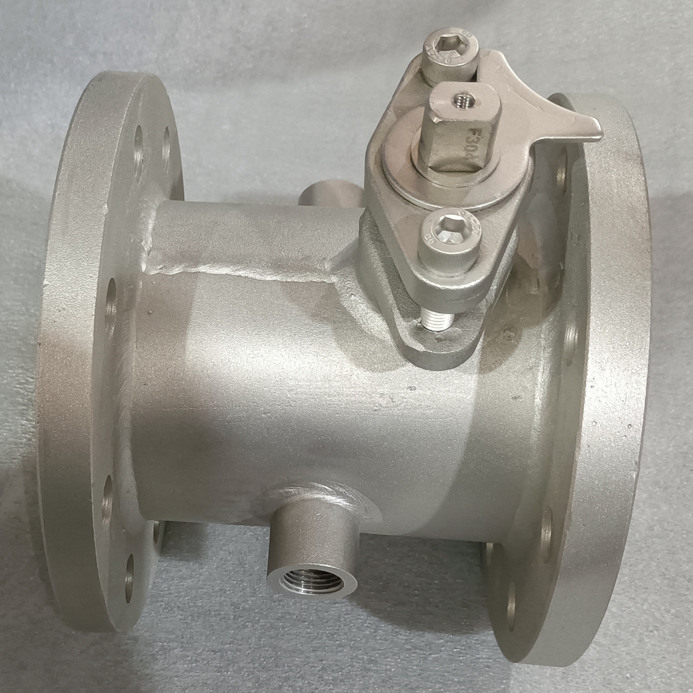 Full jacketed ball valve structure